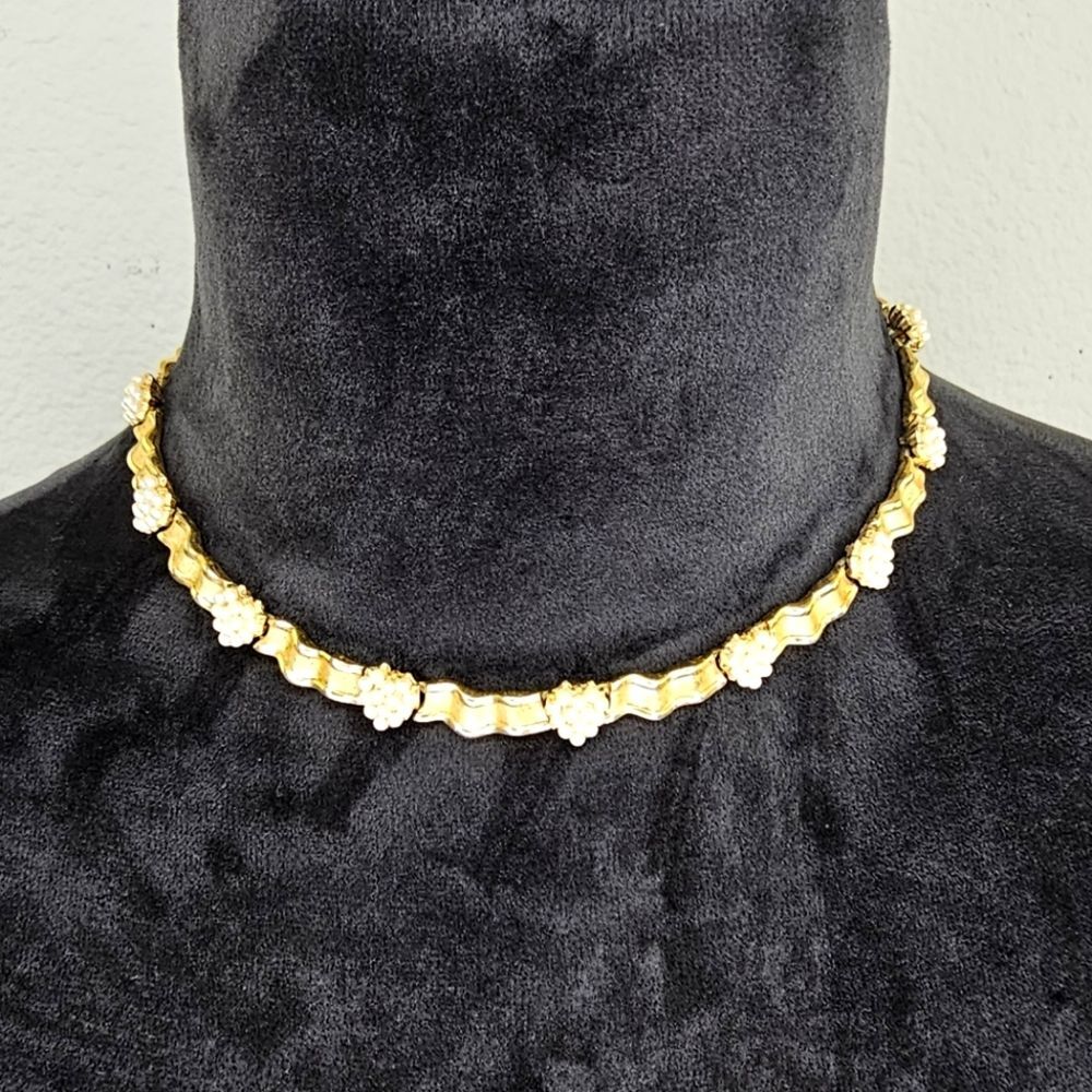 Trifari Vintage Cluster Pearl Heart Gold Tone Choker Necklace SIGNED